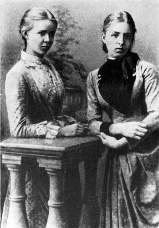 Леся Українка з Маргаритою Комаровою. Фото 1889 р.