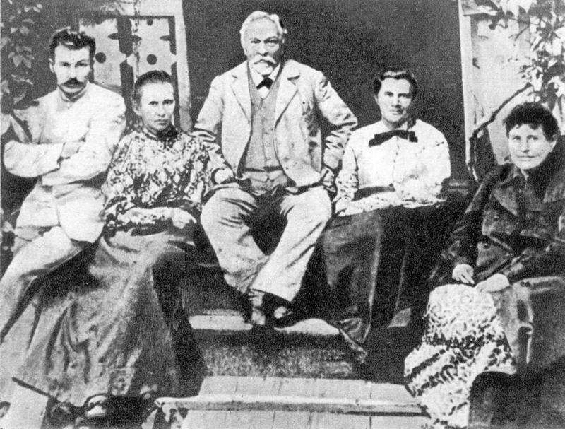 Lesja Ukrainka with relatives. Photo…